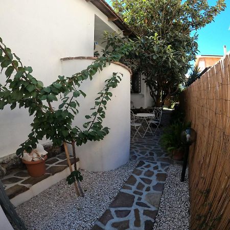 Villa Sari Affitta Camere Ла Калета Екстериор снимка