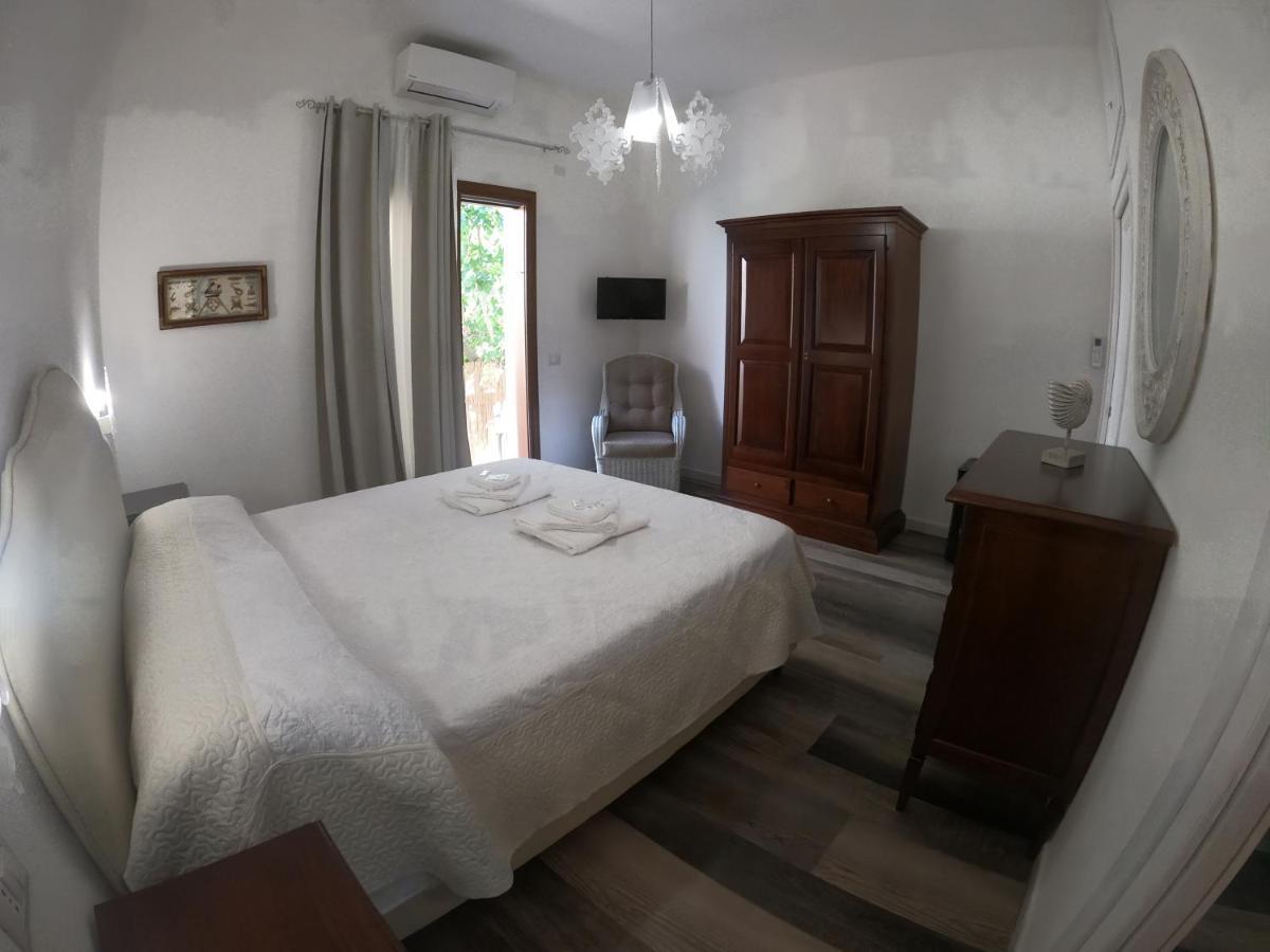 Villa Sari Affitta Camere Ла Калета Екстериор снимка