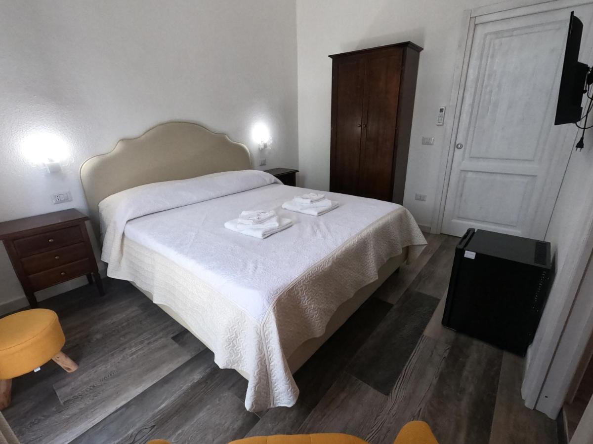 Villa Sari Affitta Camere Ла Калета Екстериор снимка