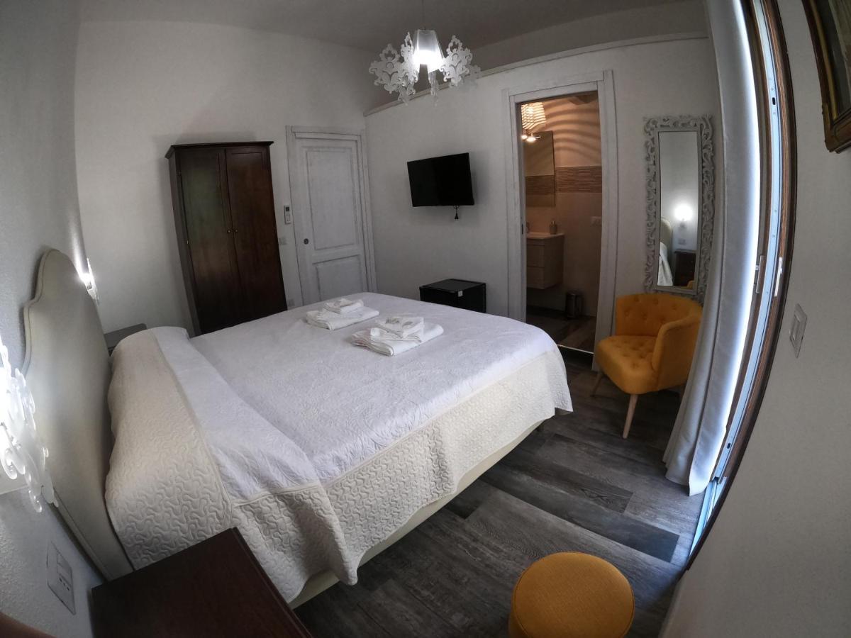 Villa Sari Affitta Camere Ла Калета Екстериор снимка